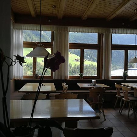 Gasthaus Weisskugel Malles Venosta Exterior foto