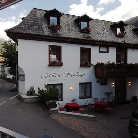 Gasthaus Weisskugel Malles Venosta Exterior foto