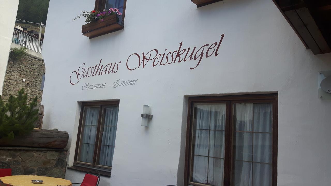 Gasthaus Weisskugel Malles Venosta Exterior foto